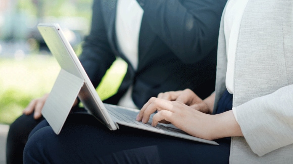 「取り急ぎ」を目上の人には失礼？ビジネスメールでの意味や言い換え表現を解説