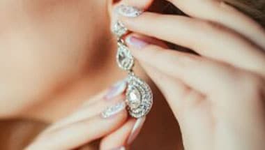  新品のアクセサリーの盗難