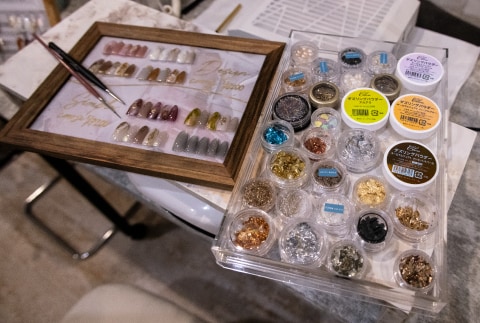 繊細な絵を描くために必要な筆やパーツ