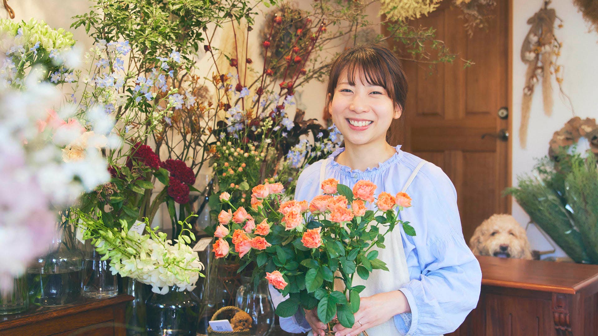 道路沿いの6帖の花店 flower shop花の森】高齢者やその家族が花に