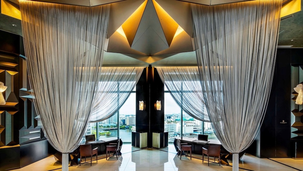 館内に広がるオリジナルアロマが、滞在のはじまりを告げます。（ロビー）