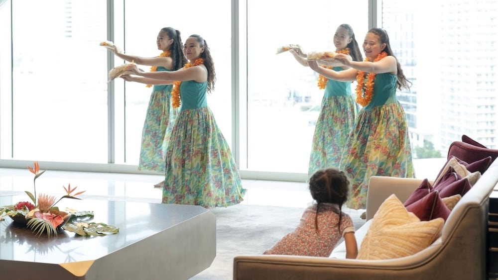 毎週土曜日にはフラダンスショーが開催されます。