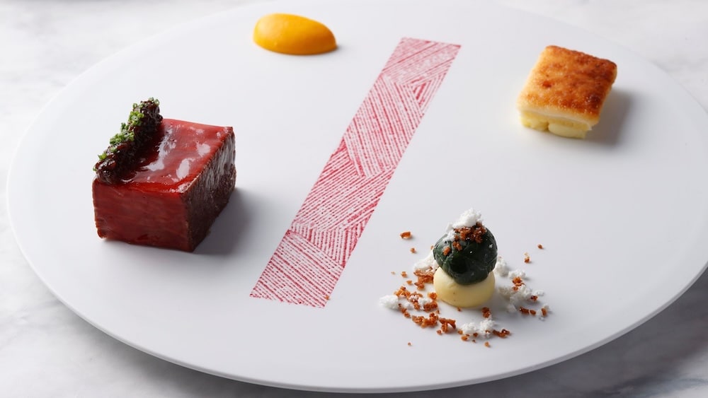 横浜の夕暮れとともに香り立つ一皿。（RISTORANTE OZIO）