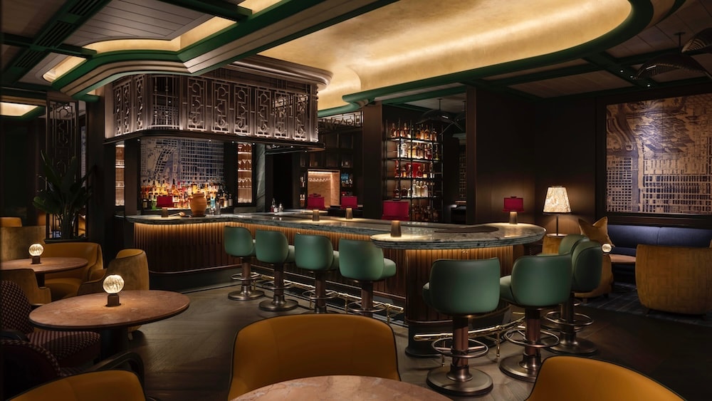 物語に迷い込んだかのようなバー「CANES & TALES」で、大阪の夜に遊び心を添えて。