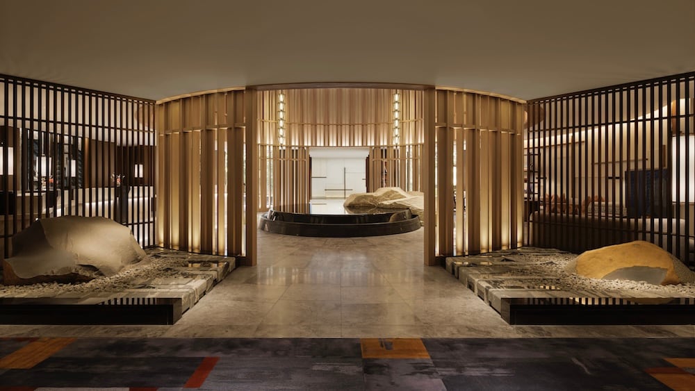 アンドレ・フー氏の感性が息づく象徴的な「ランタン」。繊細な光が空間を静かに演出します。