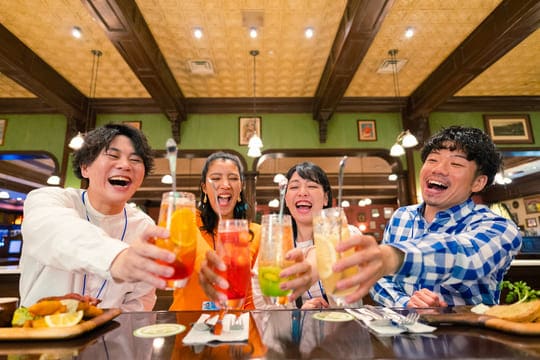 人気のレストランも貸切に。食事を楽しみながら過ごす有意義な時間。												