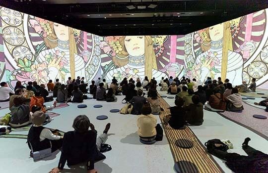 圧倒的イマーシブ空間で体感するアルフォンス・ミュシャの美の世界