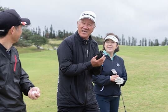 青木功プロから身振り手振りのレッスン。雨の日のアドバイスも