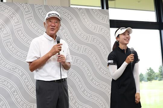 プロとの記念撮影とゴルフを極めた青木プロ、森田プロからの金言