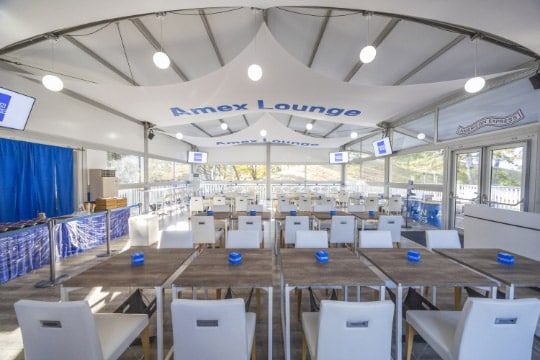 上質な空間で楽しむ特別な観戦体験