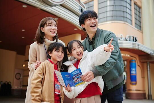 待ちに待った当日。ゲートを超えると家族のワクワクも最高潮に			