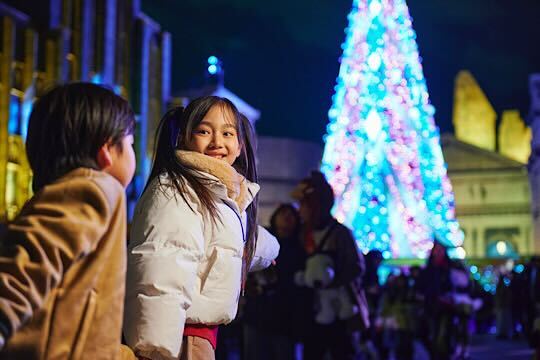 ホリデーシーズンの、1年で一番美しい輝きを記憶に刻む