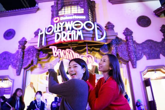 映えるスポットでの撮影も、人気のアトラクションも、思いのままに。