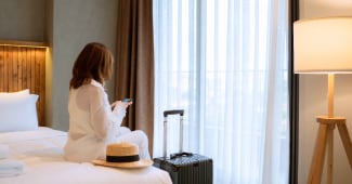 海外旅行時の航空便遅延費用補償