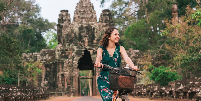 Mujer de vacaciones en asia