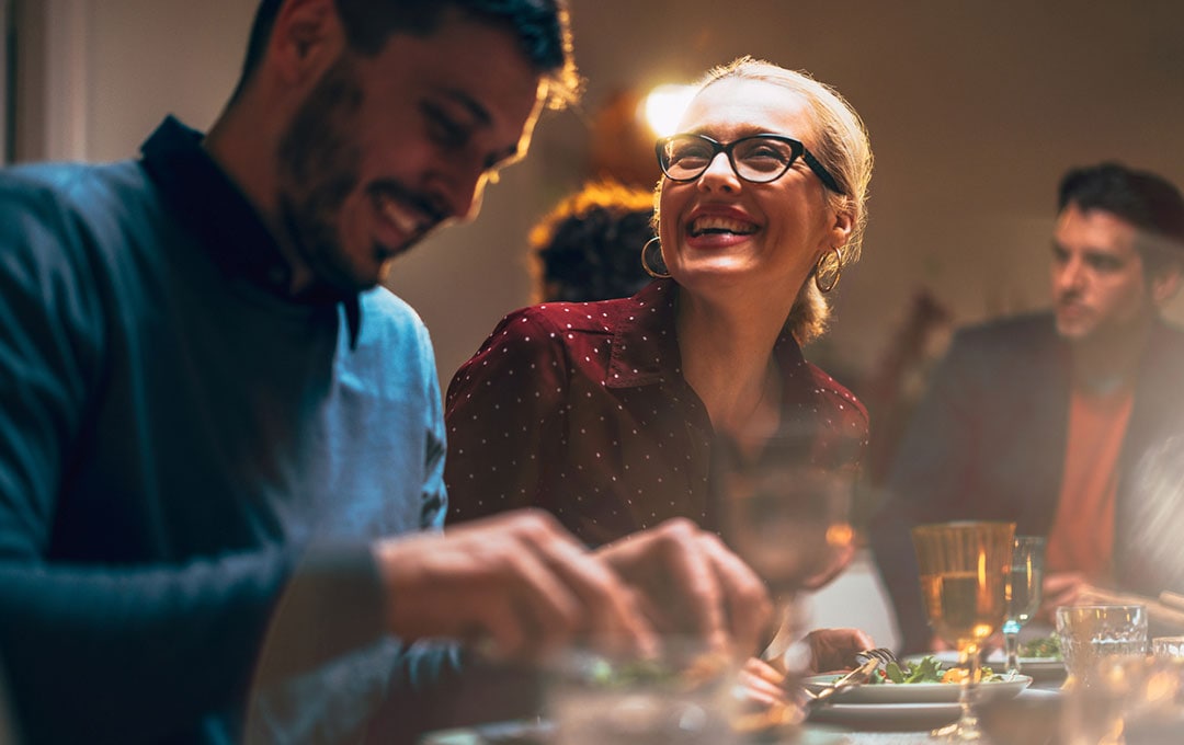 Pareja en restaurante - AMEX