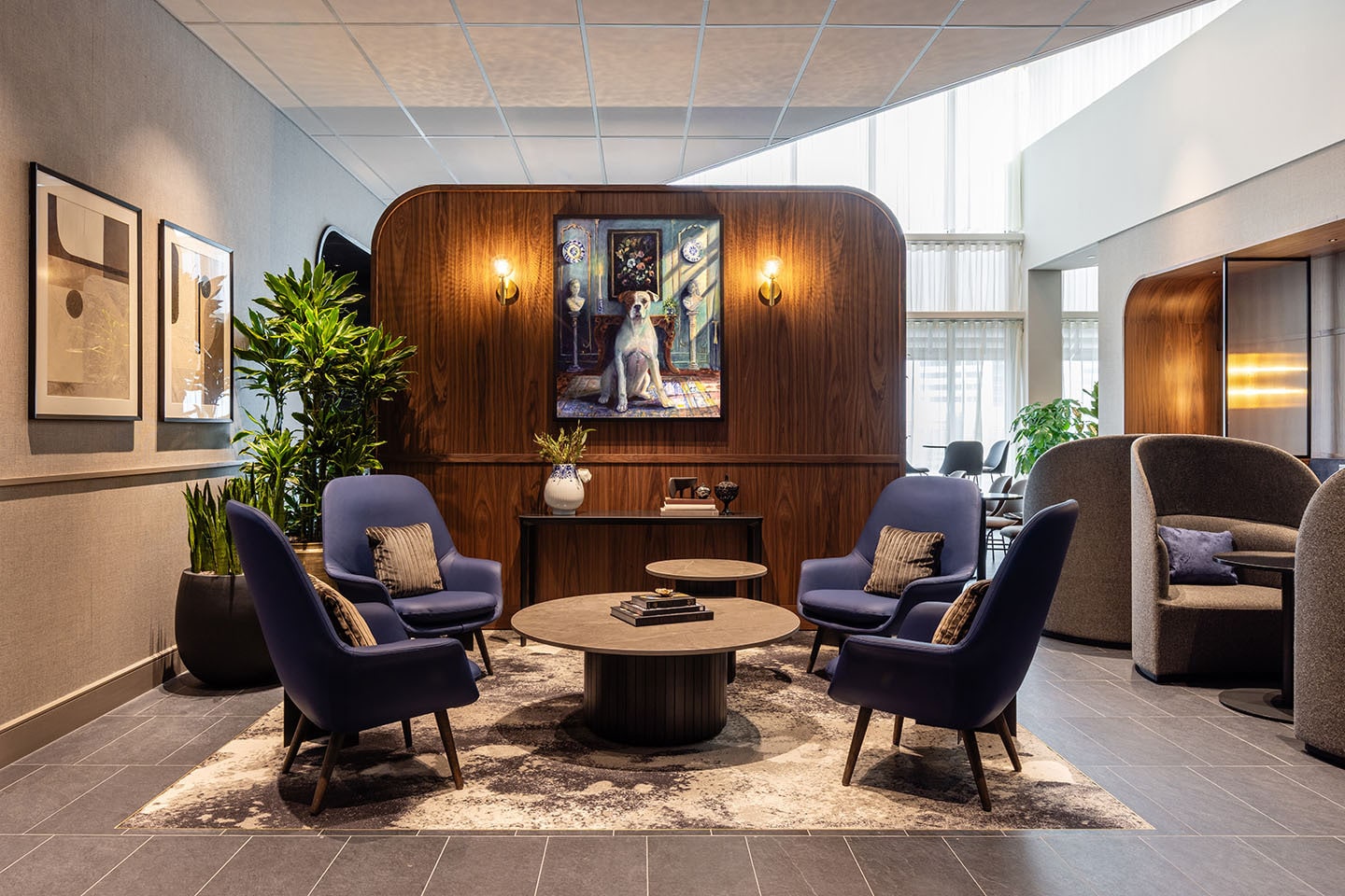 Lounge Entry