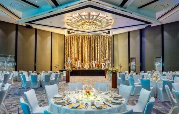 Fairmont Singapore and Swissotel The Stamford