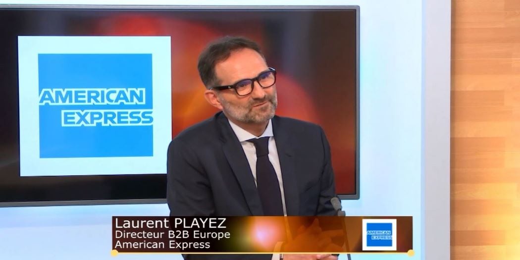 deux personne dans un café