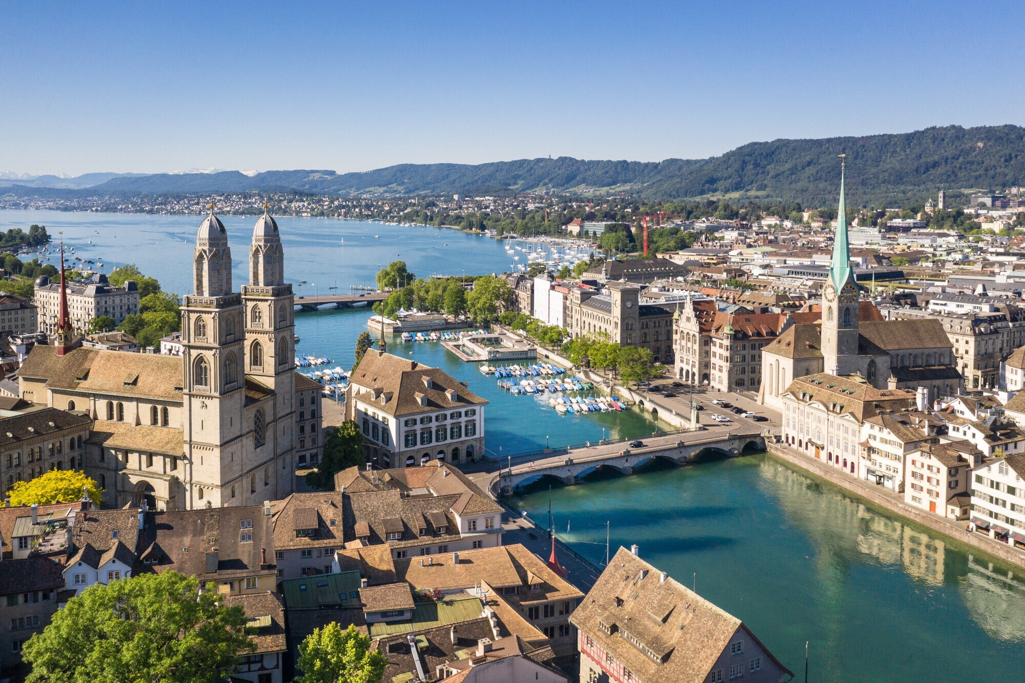 Luftaufnahme Panorama der Altstadt von Zürich. Luftaufnahme Panorama der Altstadt von Zürich.