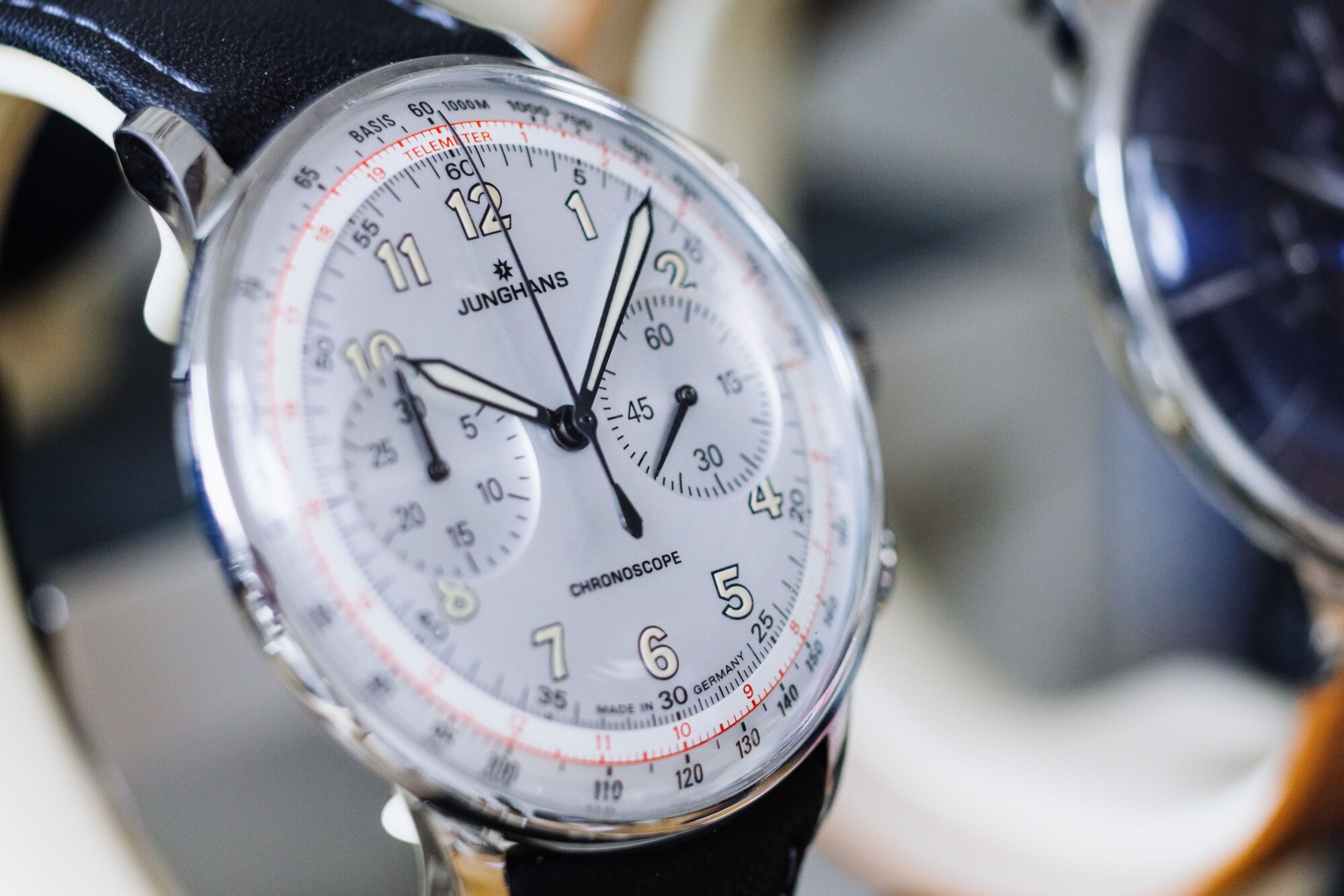 Nahaufnahme einer Junghans Armbanduhr Meister Telemeter. Nahaufnahme einer Junghans Armbanduhr Meister Telemeter.