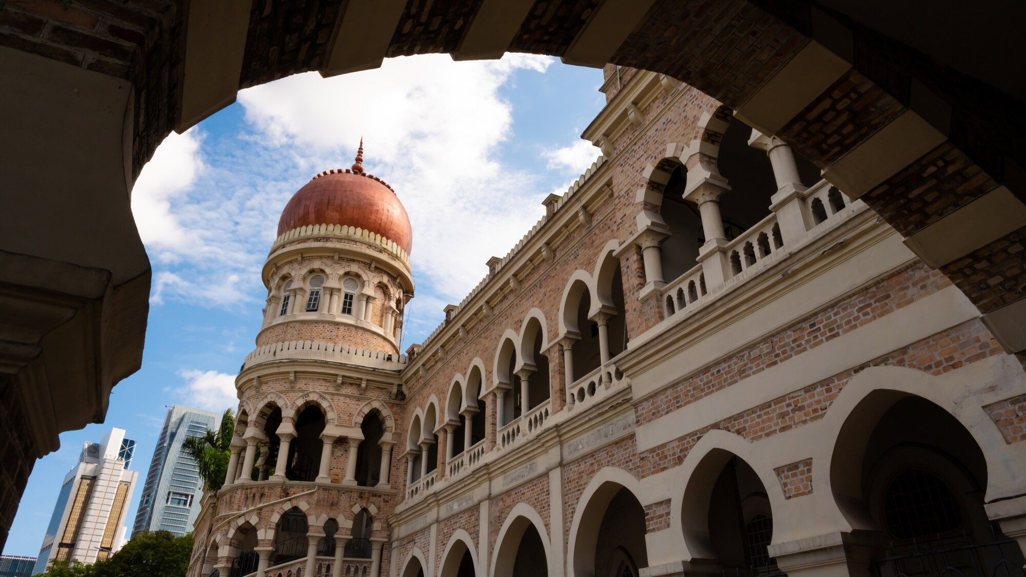 Zwiebelturm des Sultan Abdul Samad Gebäudes am Merdeka Square in Kuala Lumpur.
