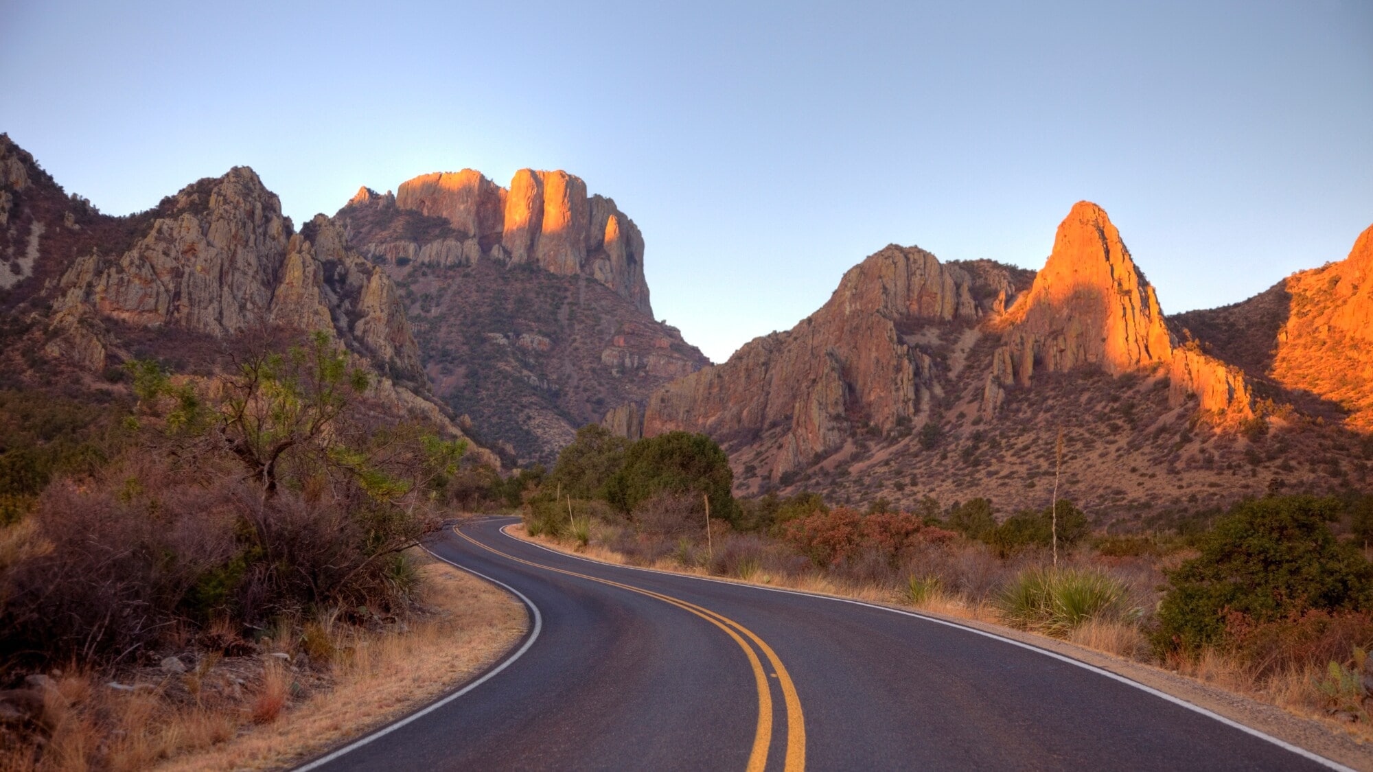 Canyon-Landschaft in Texas mit Straße. Canyon-Landschaft in Texas mit Straße.