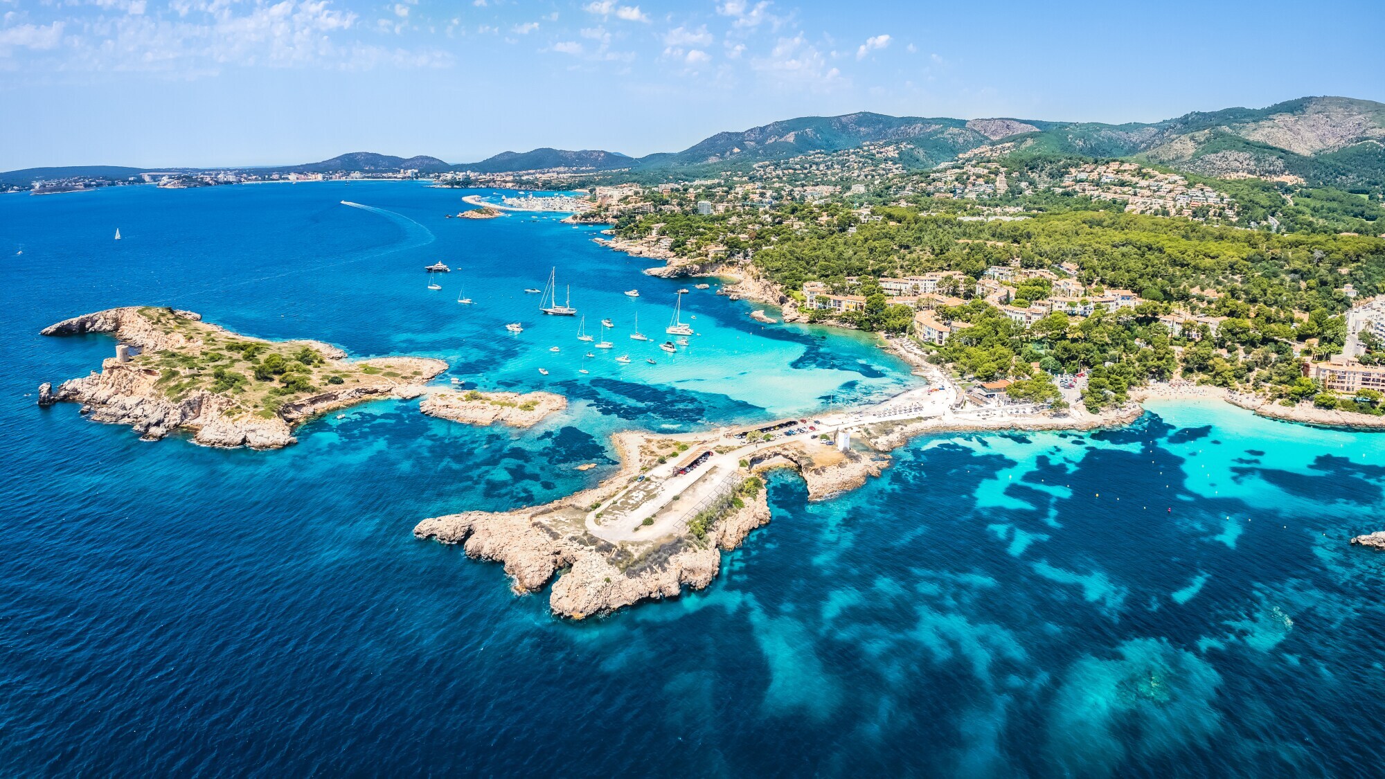 Luftaufnahme der Küste von Mallorca.