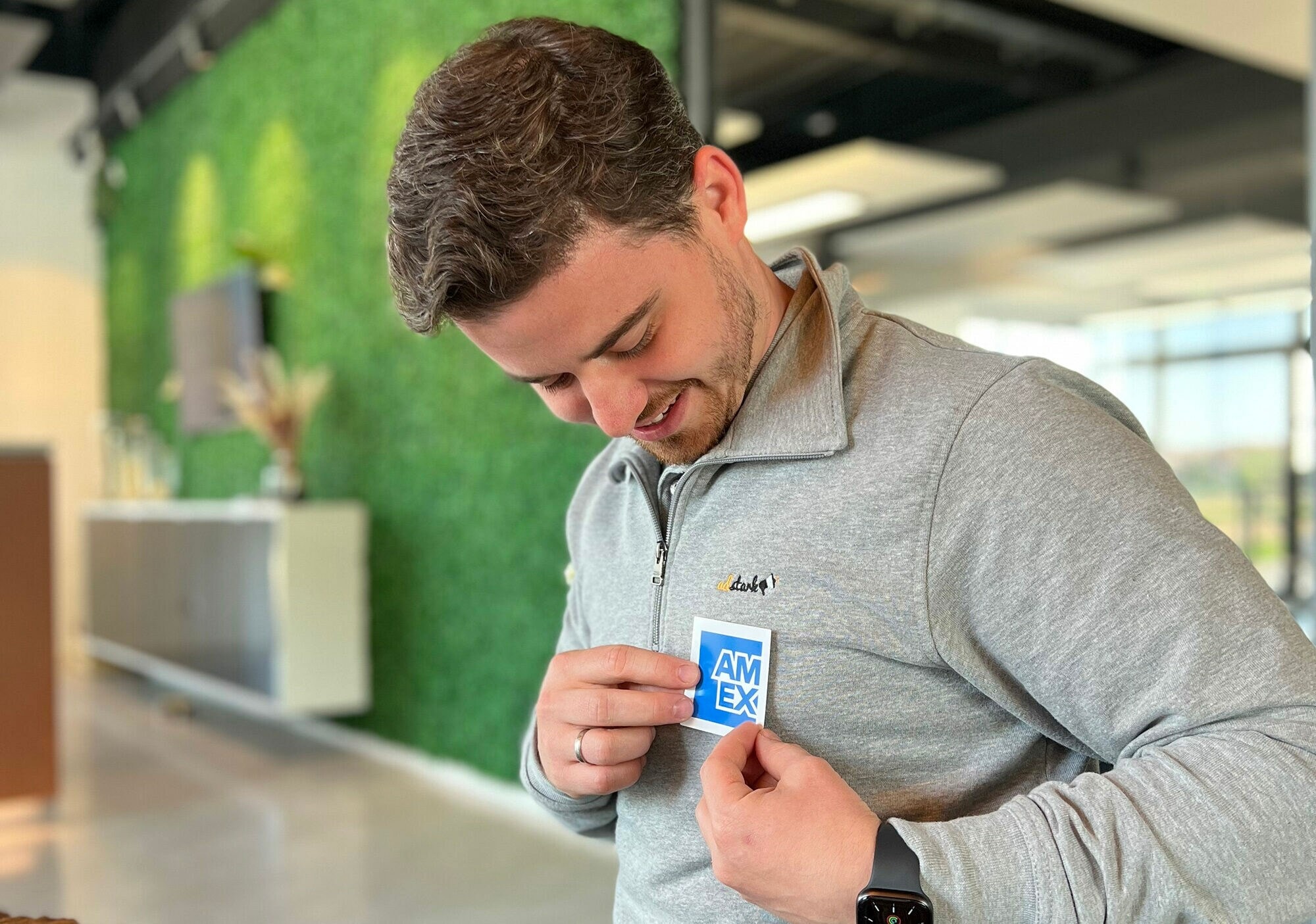 Experten-Interview: mit Social Recruiting gegen den Fachkräftemangel Das Bild zeigt Adstark-Gründer Ruslan Ilyassov.