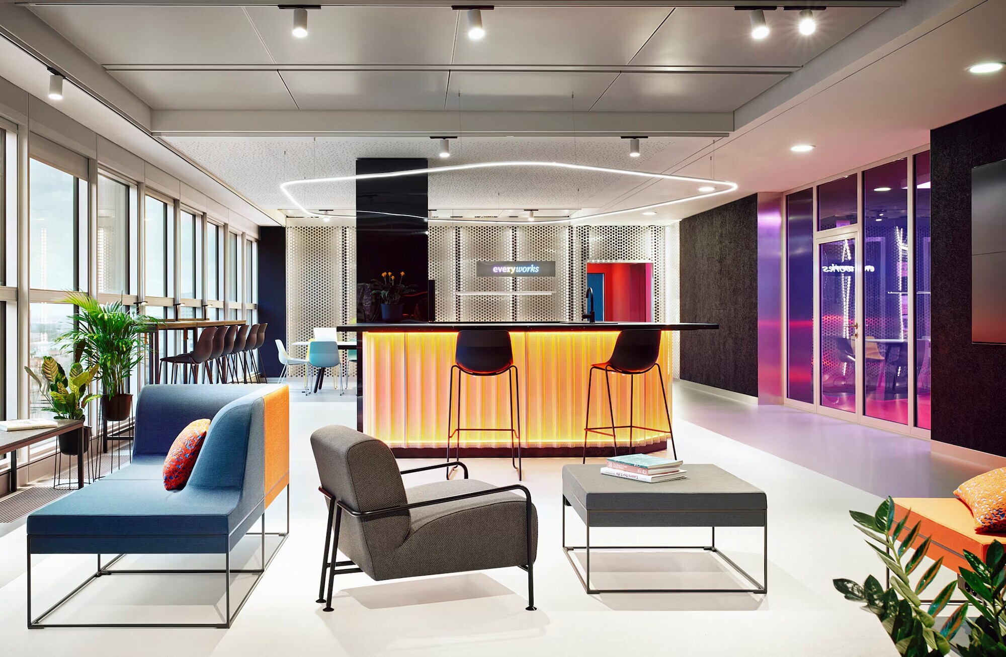 Das Bild zeigt einen modernen everyworks-Co-Working-Space.