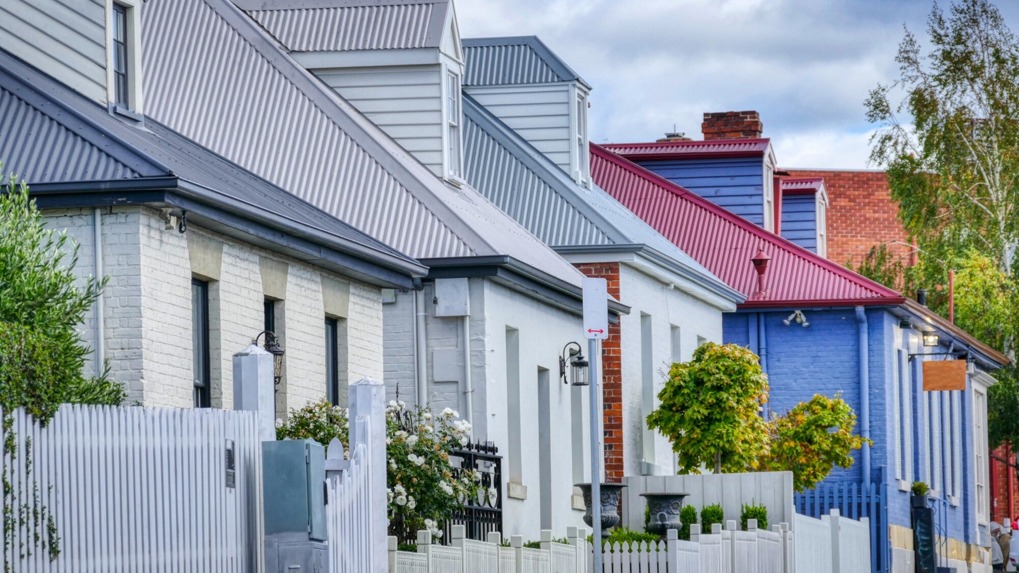 Nahaufnahme von Fassaden der Kolonialhäuser im Stadtteil Battery Point in Hobart. Nahaufnahme von Fassaden der Kolonialhäuser im Stadtteil Battery Point in Hobart.