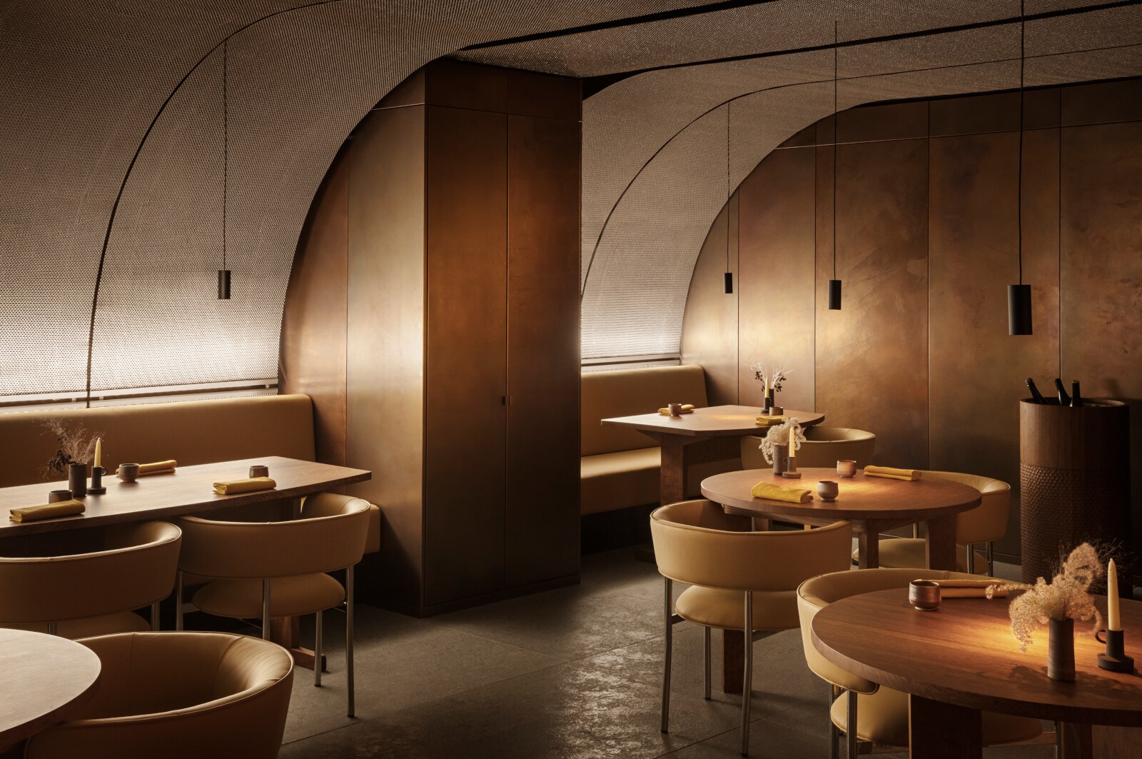 Interieur-Aufnahme eines modernen Restaurants mit Holzverkleidungen an abgerundeten Wänden und runden Holztischen bei gedimmter Beleuchtung.