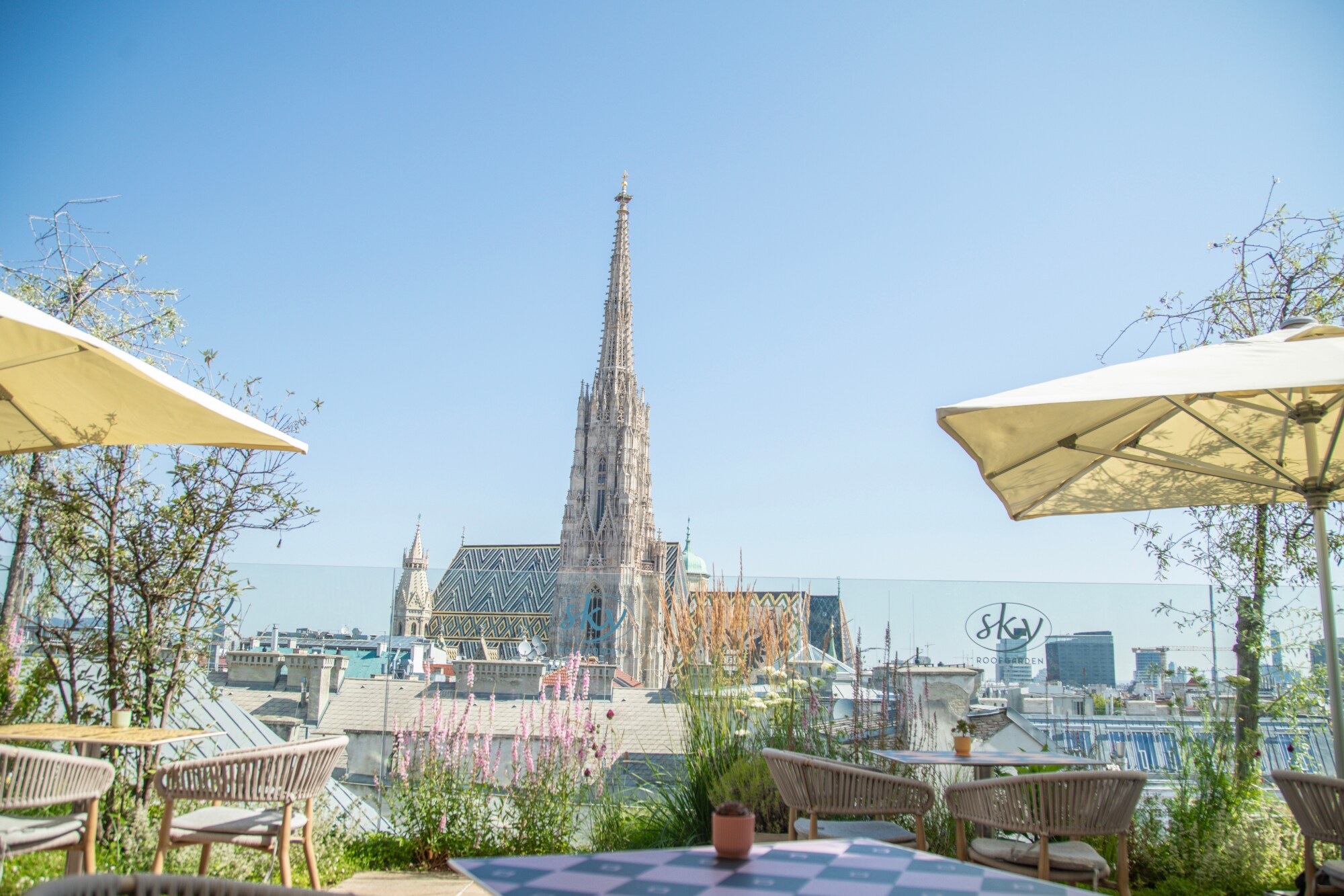 Dachterrasse des Sky im STEFFL mit Blick auf den Stephansdom.