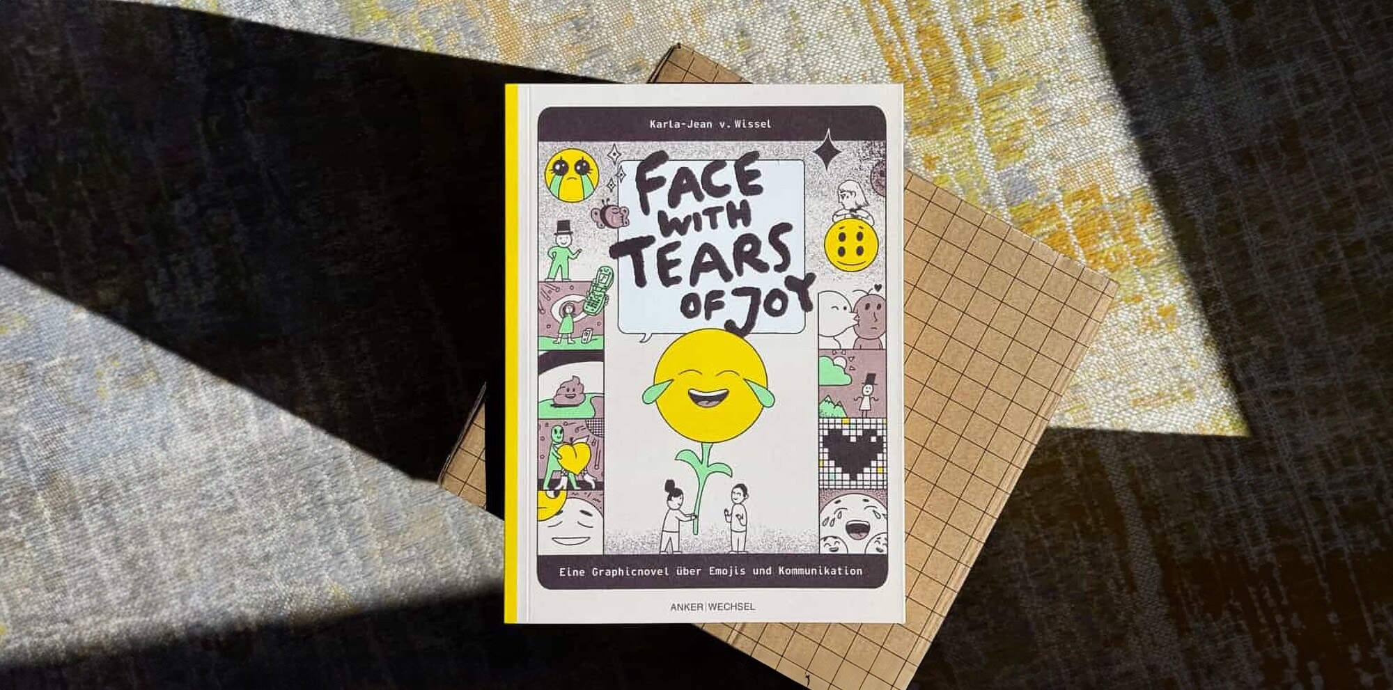 Coffee-Table Books: Für visuelle Menschen und Visionär:innen Face with Tears of Joy: Eine Graphic Novel über Emojis und Kommunikation