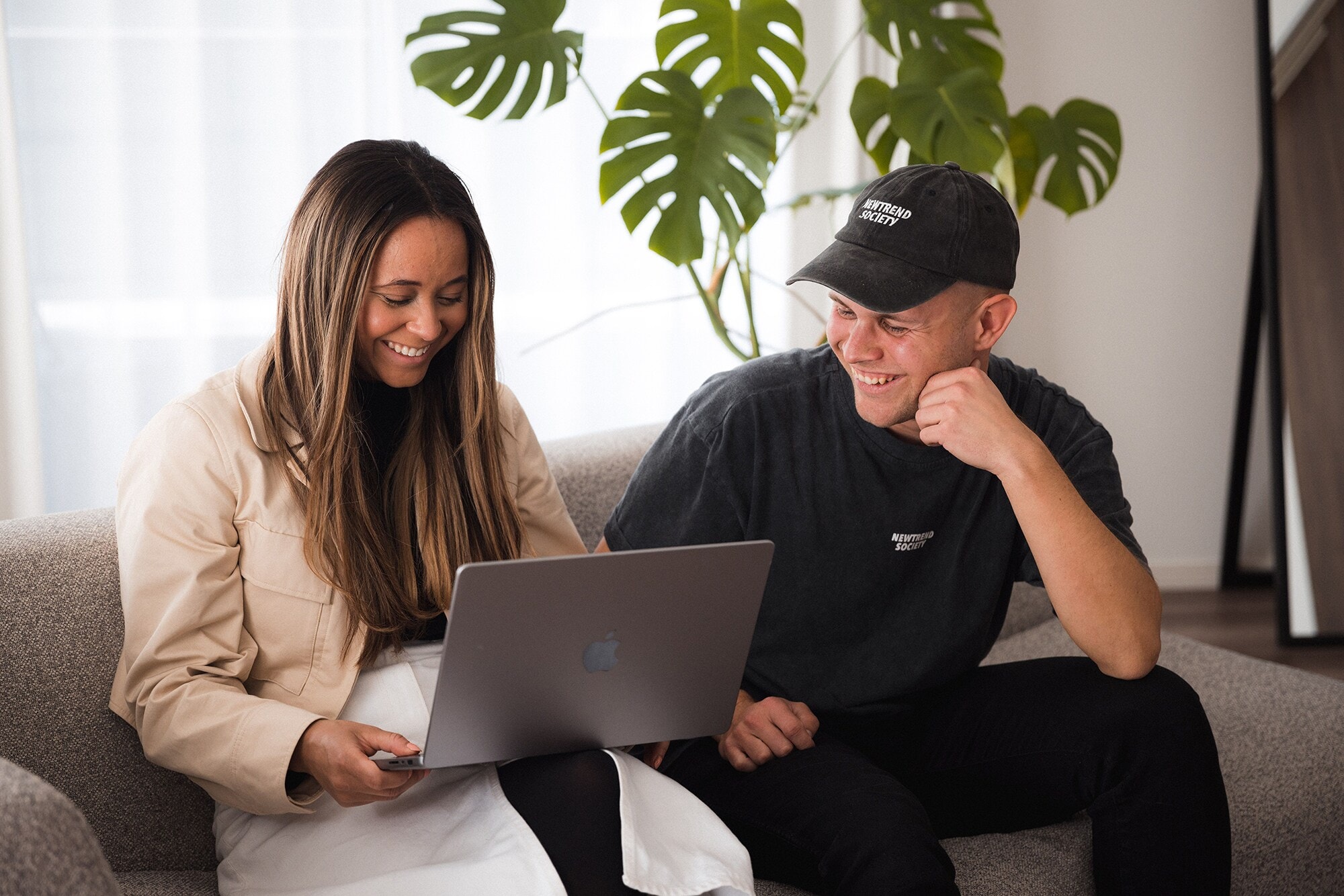Unser Host Benjamin Diedering im Gespräch mit Isabelle Guenou, der Mitgründerin von The Blood Isabelle Guenou, die Start-up-Gründerin von The Blood, trifft unseren Host Benjamin Diedering in Tokio