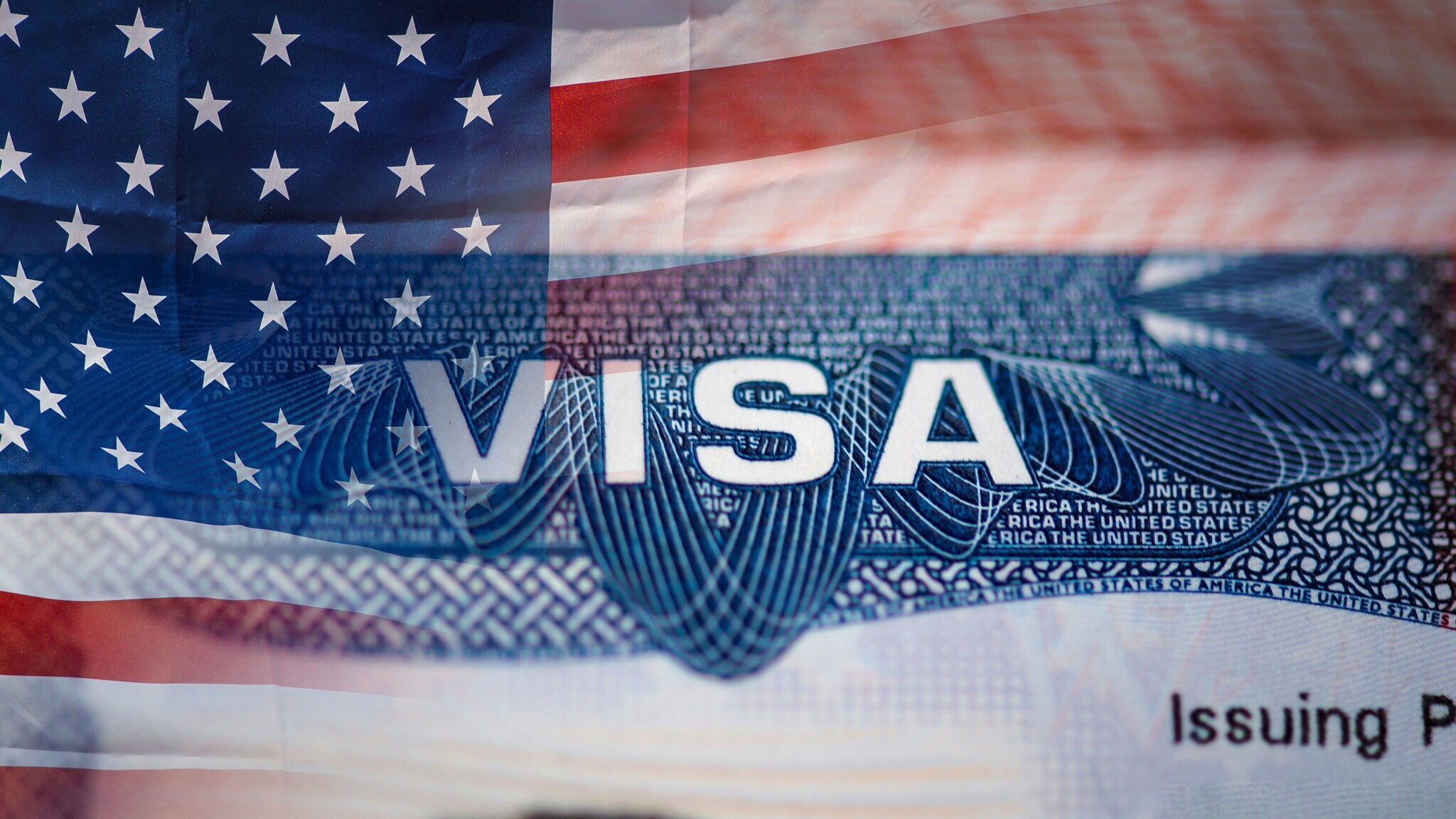 Collage eines VISA-Emblems mit US-amerikanischer Flagge.