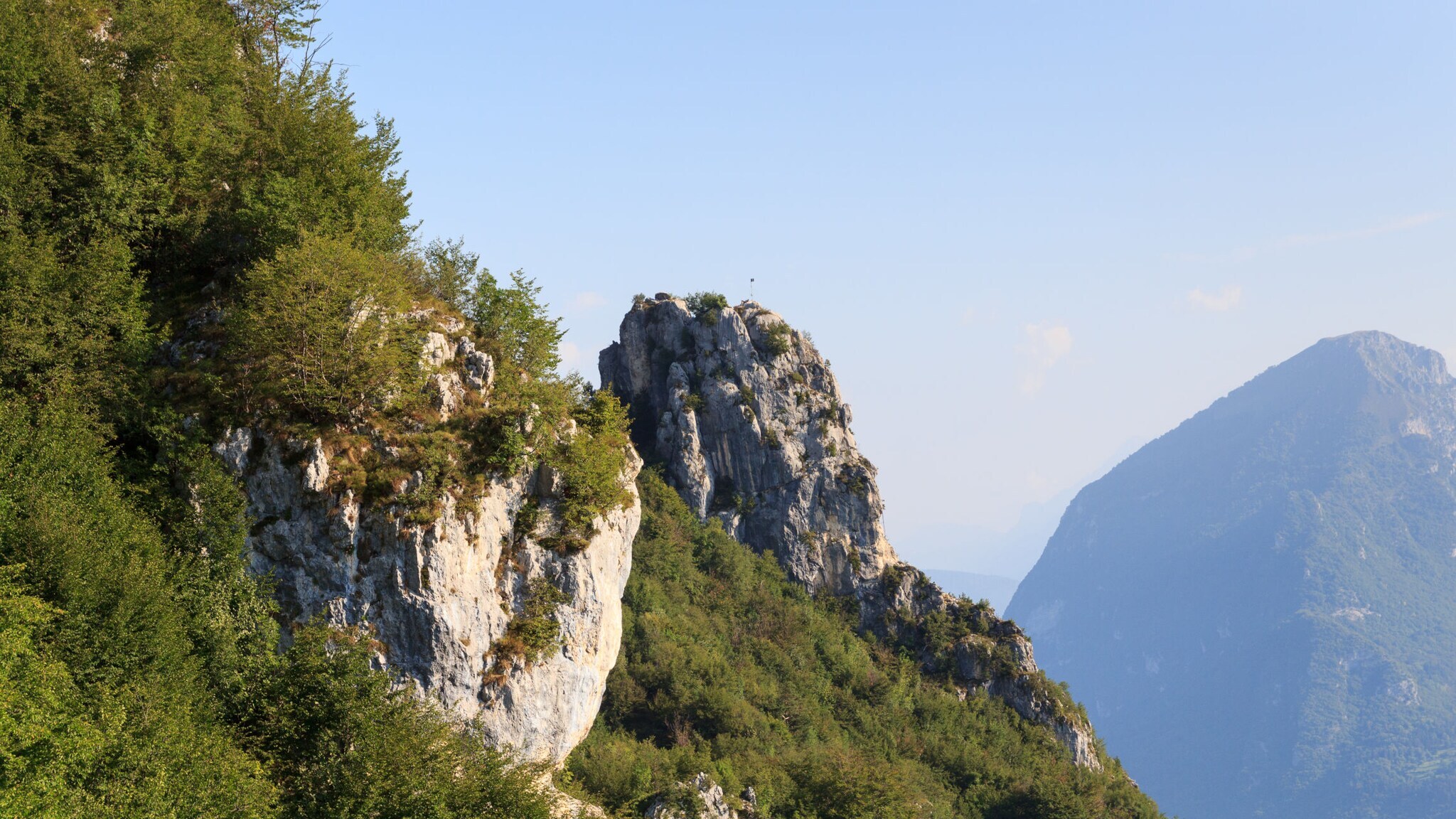 Panorama am Gipfel des Cima SAT nahe des Gardasees. Panorama am Gipfel des Cima SAT nahe des Gardasees.