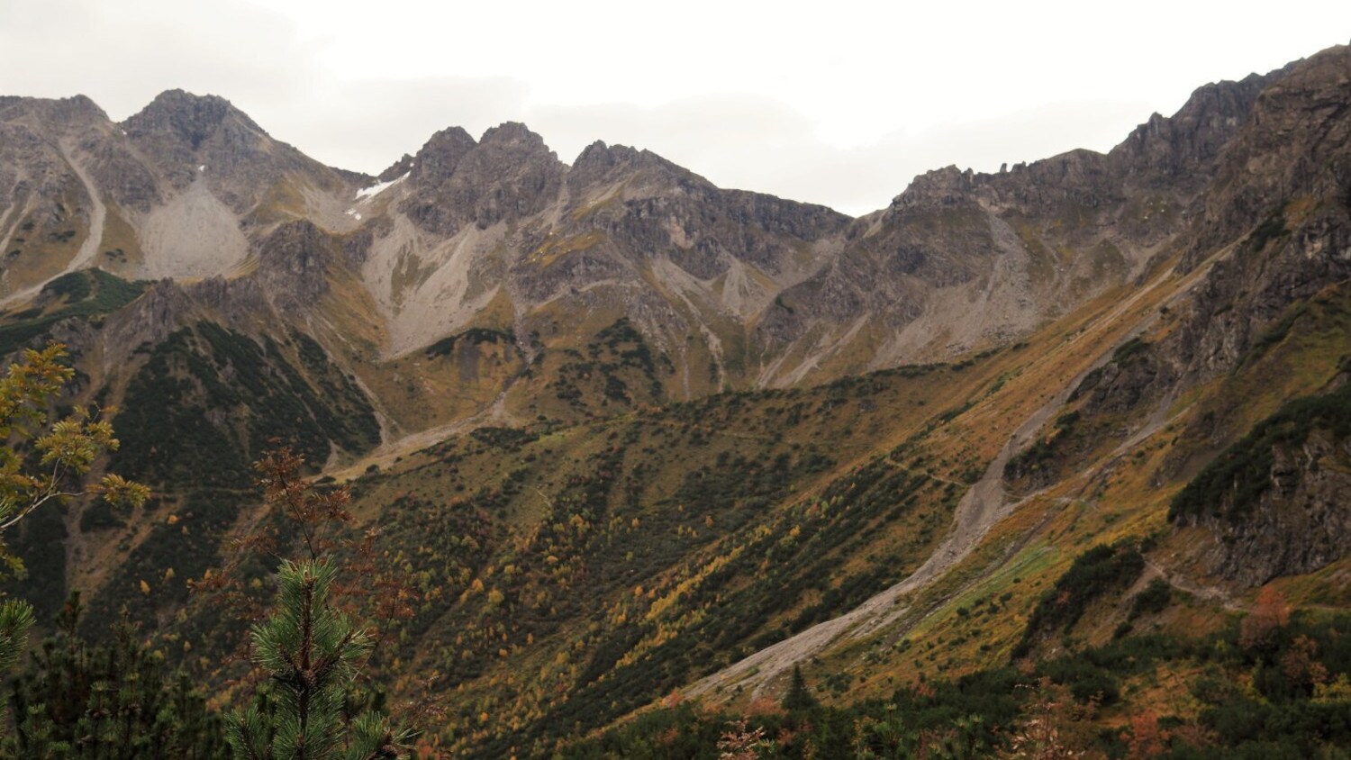 Weg zur Fiderepasshütte am Mindelheimer Klettersteig.