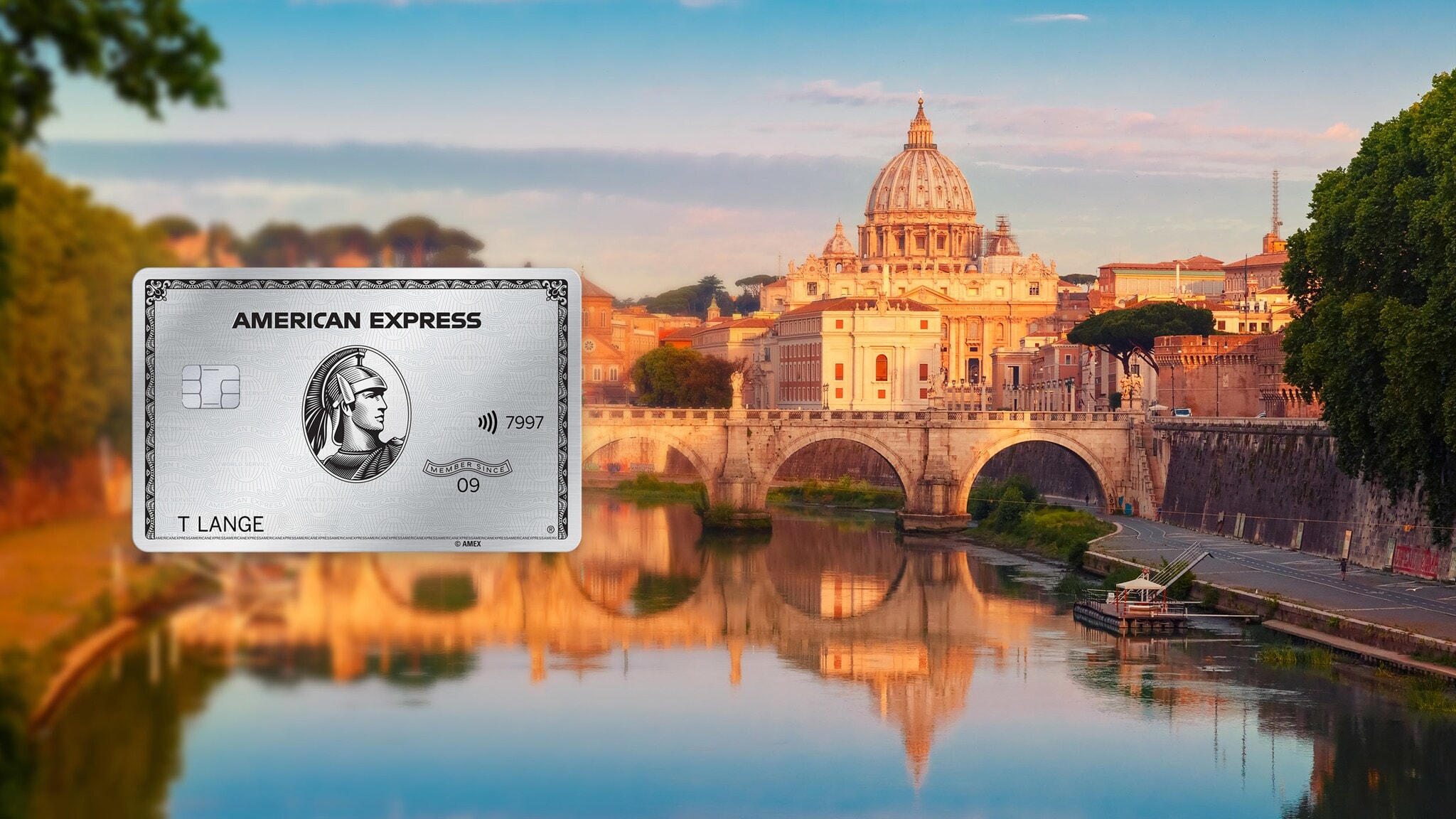 Stadtpanorama von Rom mit Petersdom am Fluss im warmen Sonnenlicht. Stadtpanorama von Rom mit Petersdom am Fluss im warmen Sonnenlicht.