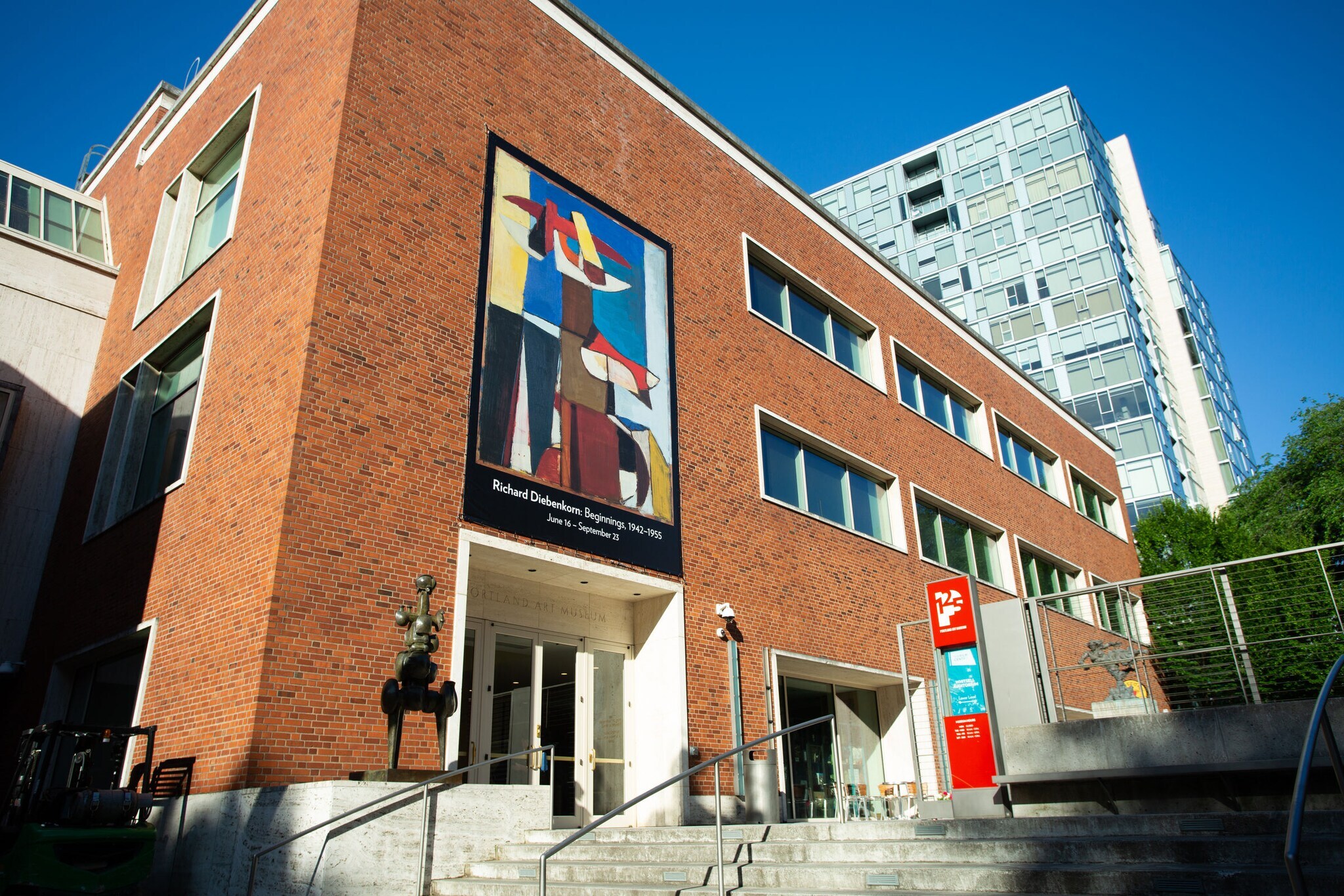 Außenansicht der Rotklinkerfassade des Portland Art Museum.