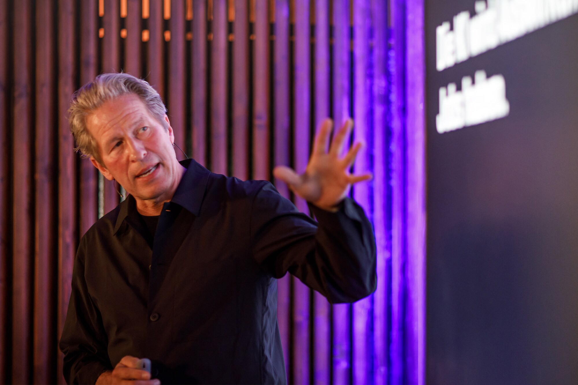 Oliver Leisse hält eine Präsentation.