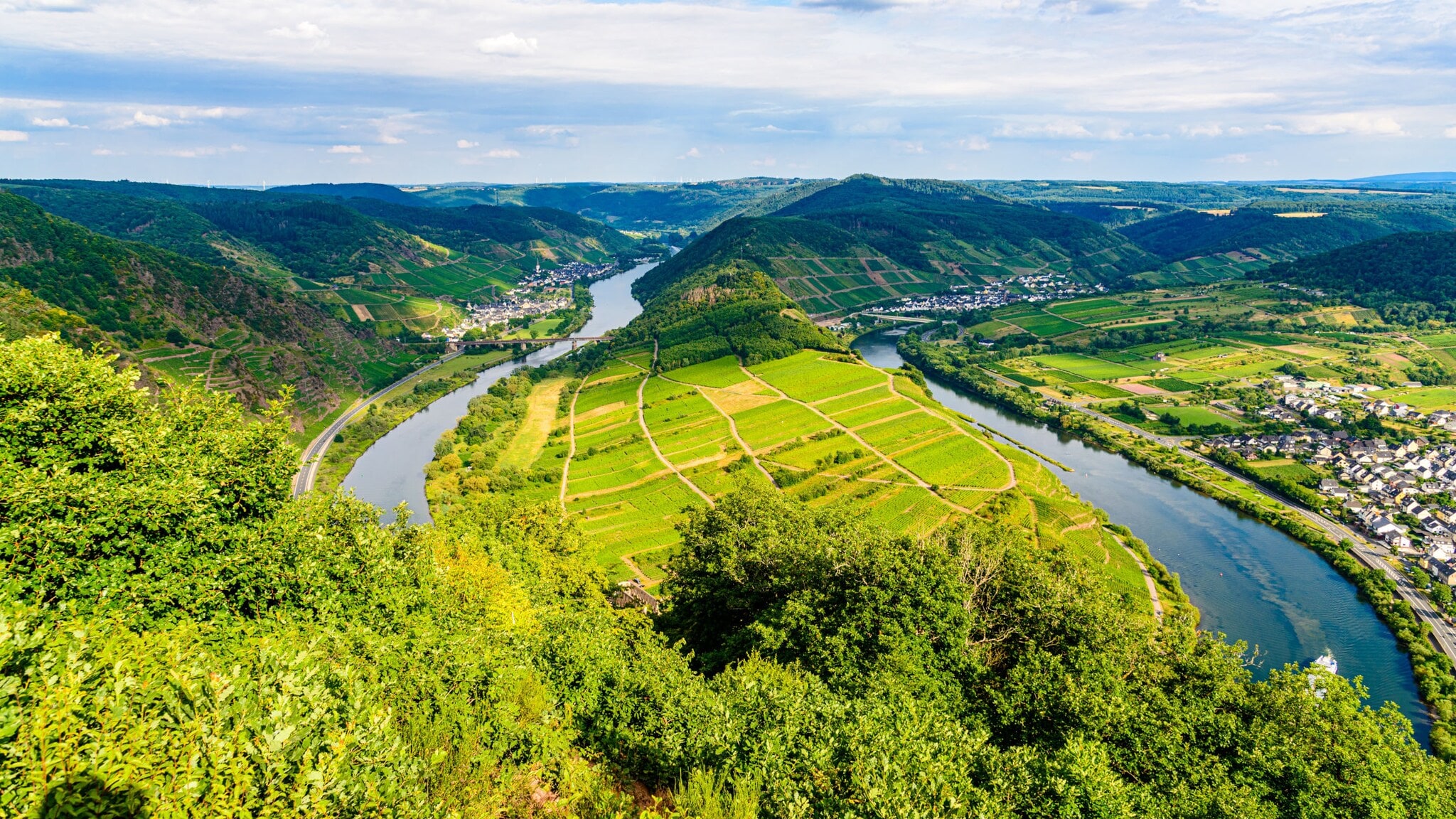 Moselschleife in Bemm mit Blick vom Calmont. Moselschleife in Bemm mit Blick vom Calmont.