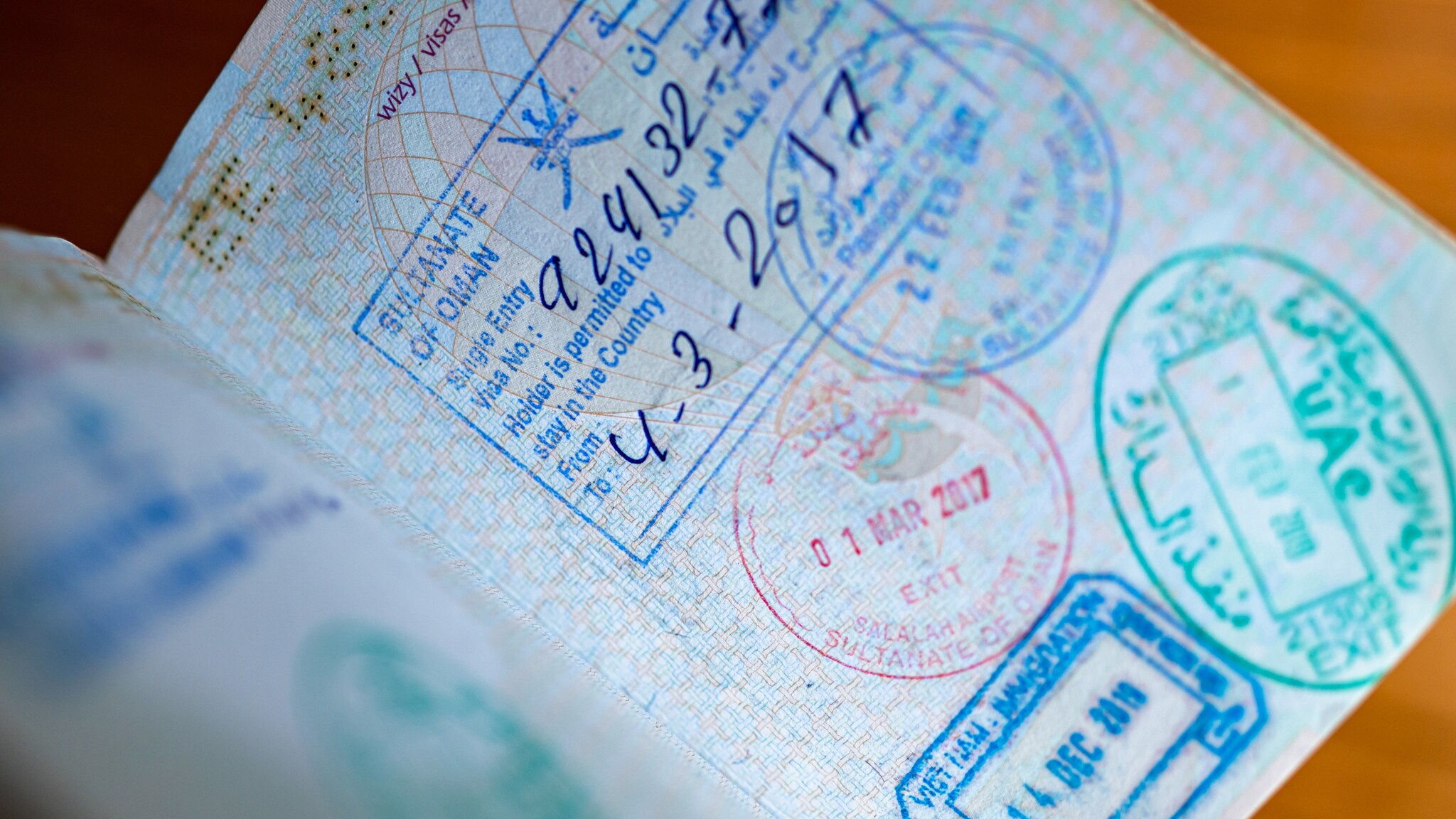 Reisepassseite mit mehreren Einreisestempeln verschiedener Länder, darunter ein Stempel vom 1. März 2017