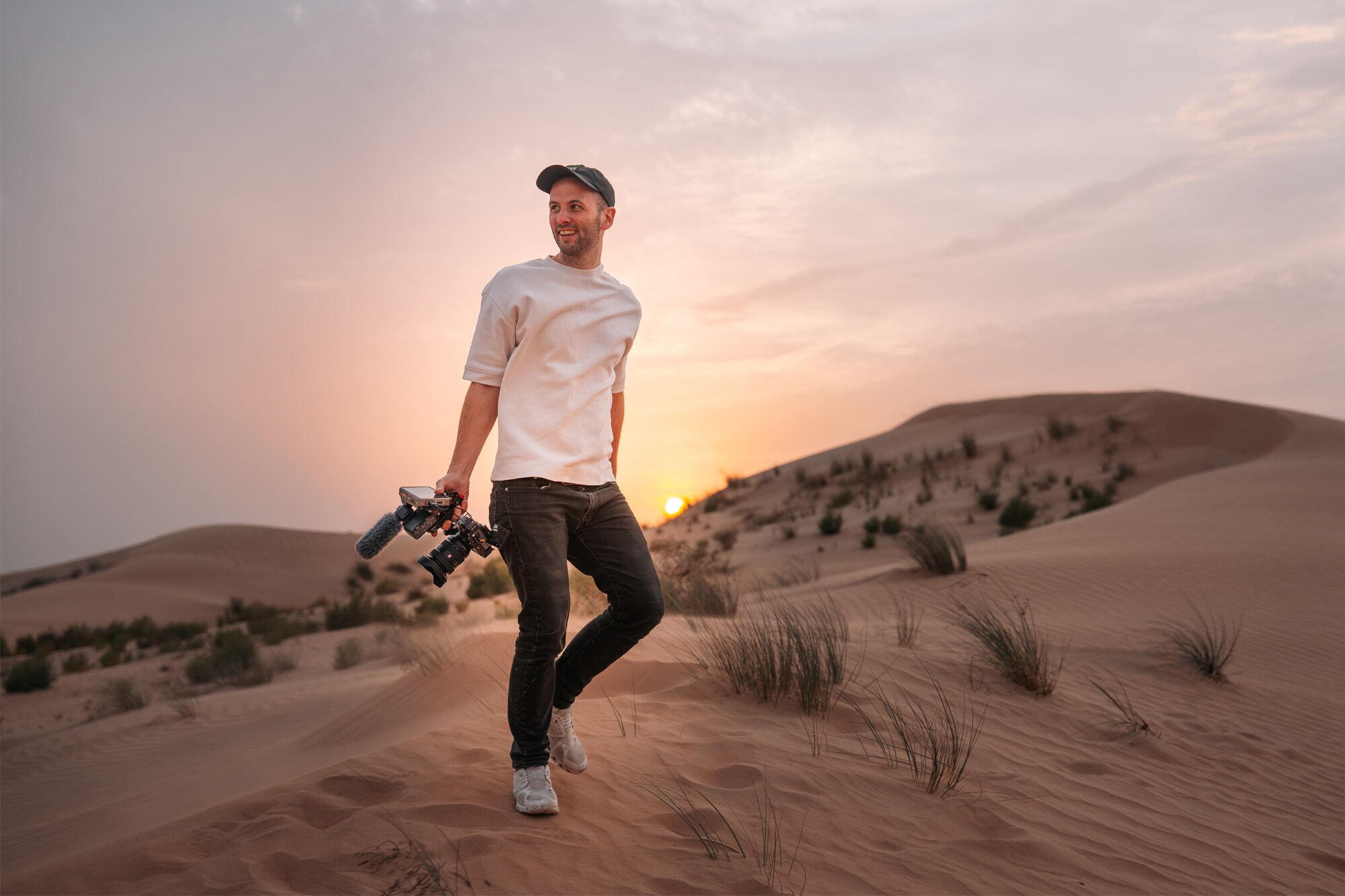 amex-magazin-business-reisen-schmelz-wueste Dennis Schmelz auf einer seiner Reisen in die Vereinigten Arabischen Emirate.