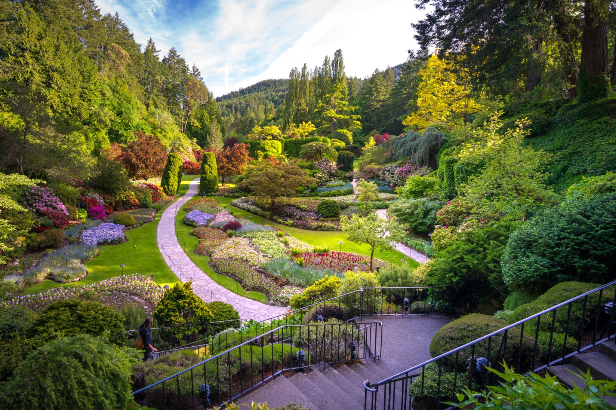 Der grüne und mehrstufig angelegte versunkene Garten der Butchart Gardens.