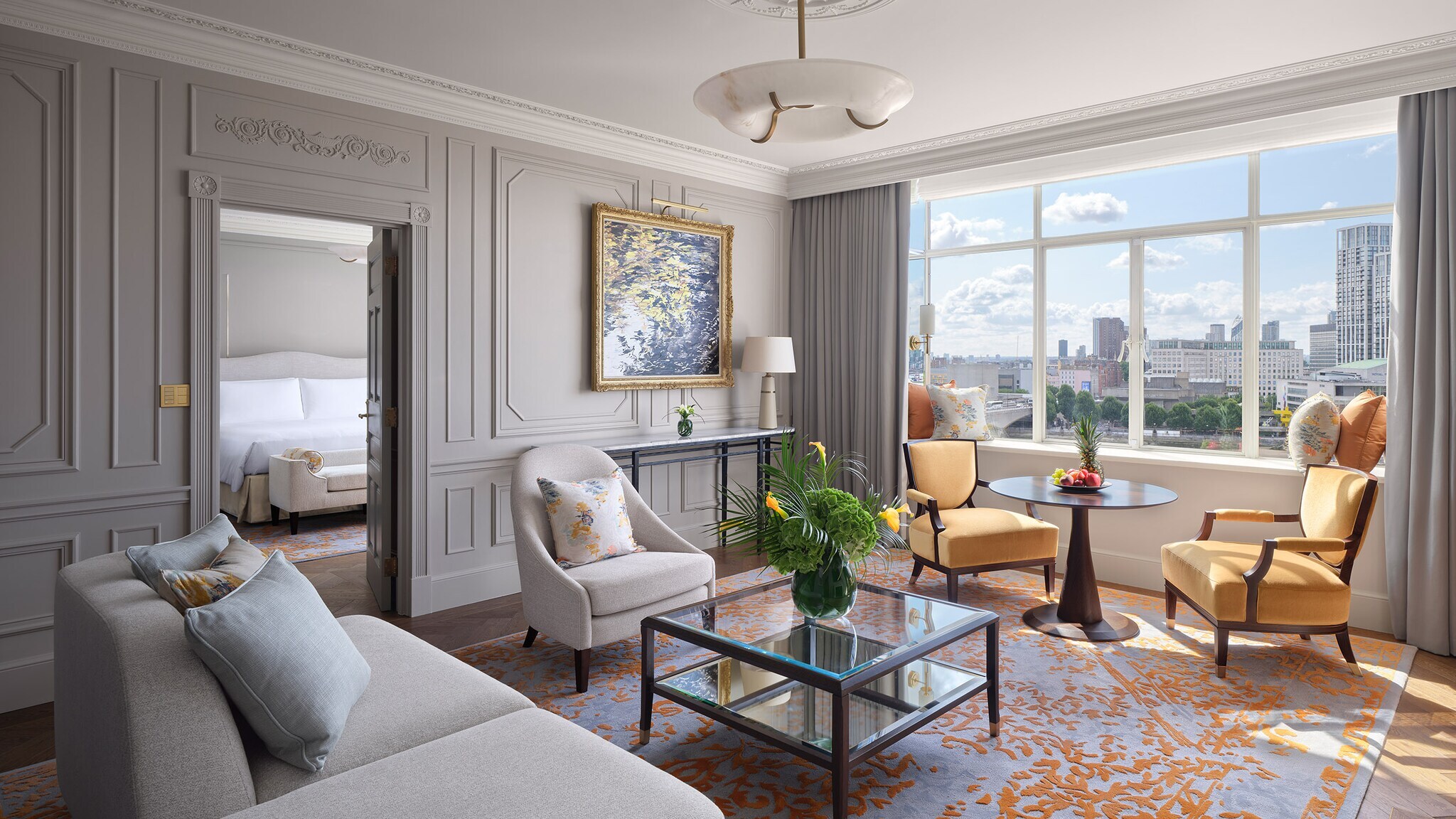 Luxuriöse Hotelsuite mit Panoramablick in London.