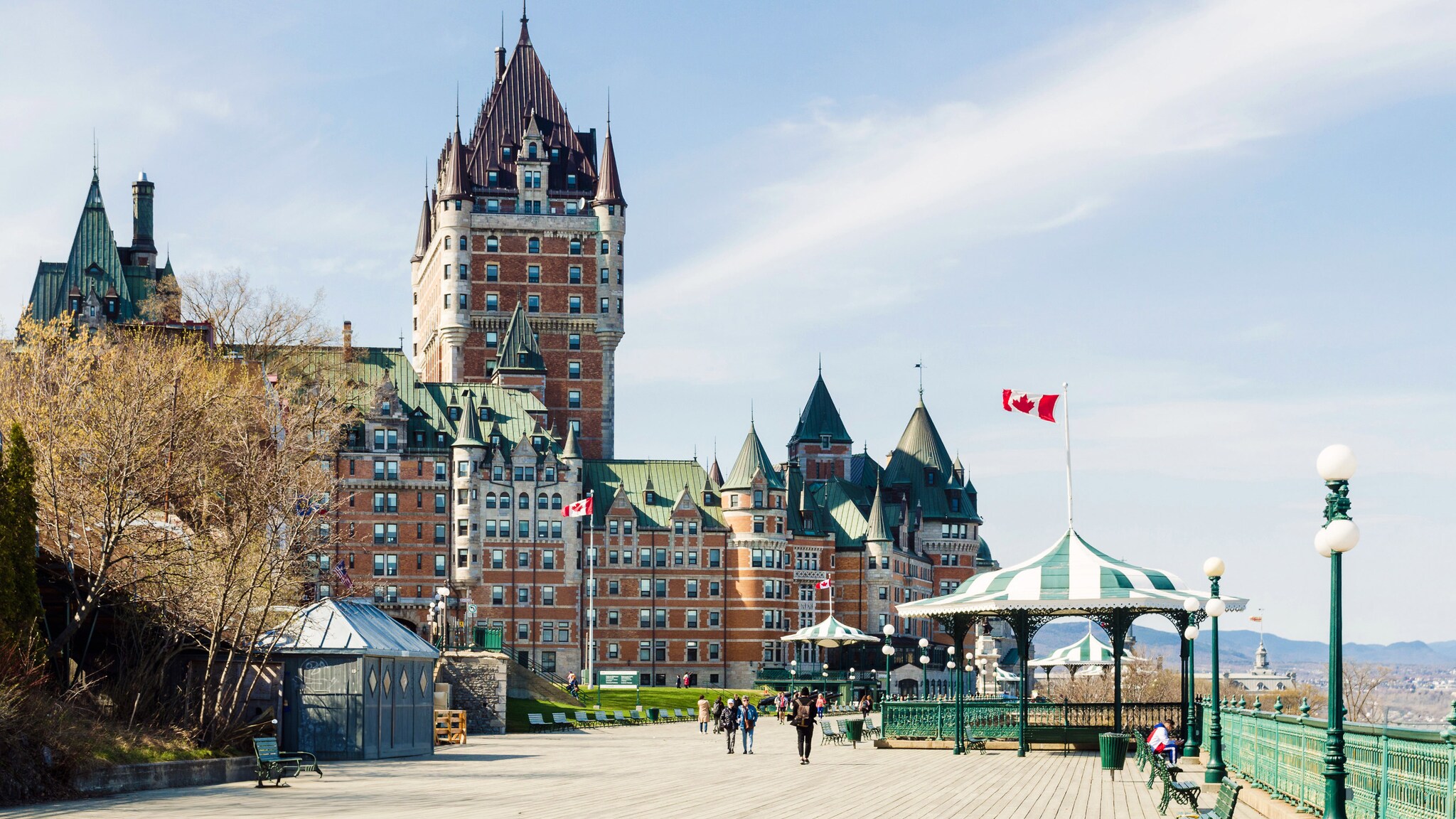 Schlosshotel an einer Promenade in Québec.