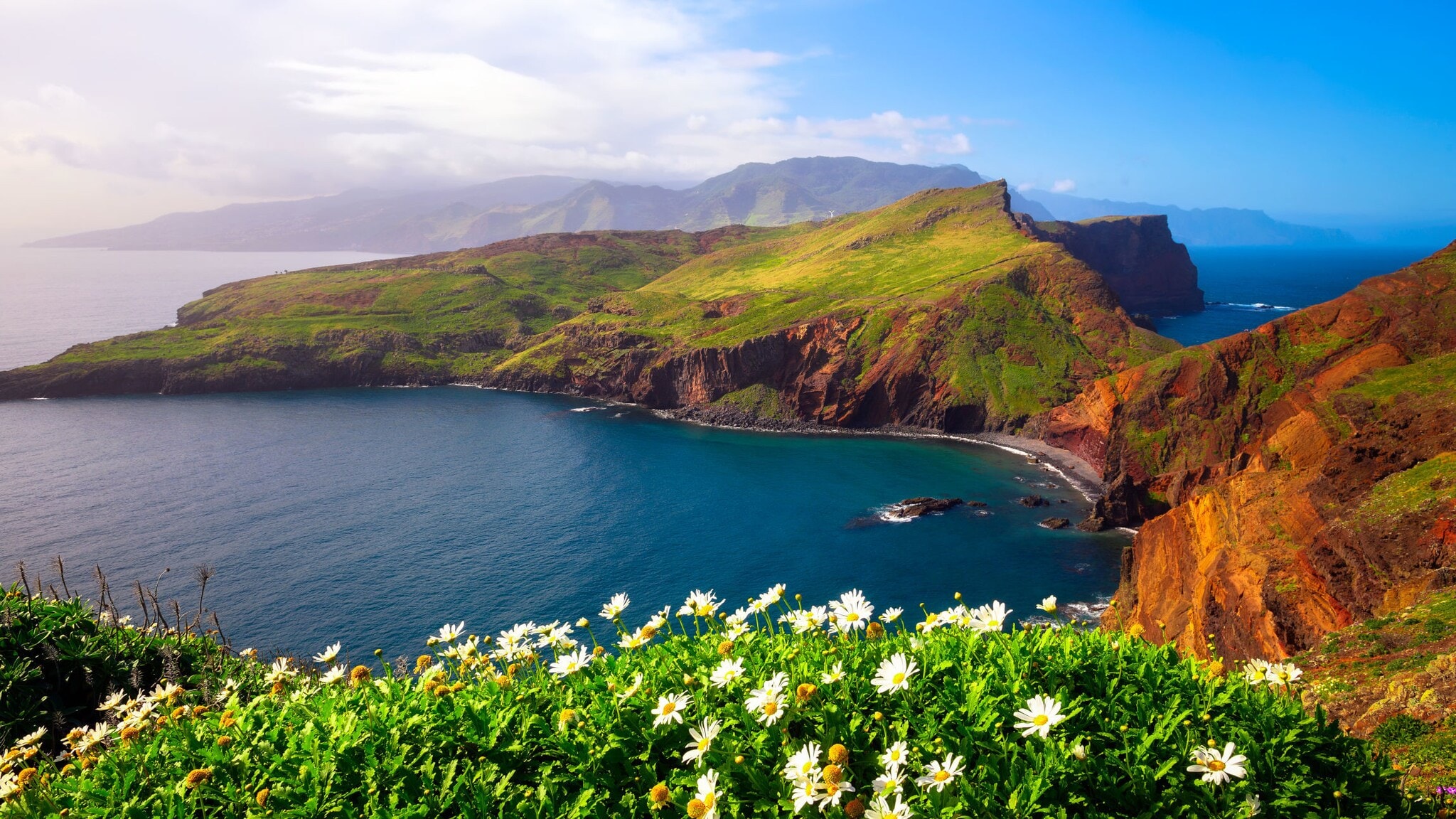 Panorama über den Küstenabschnitt der Halbinsel Ponta da São Lourenço auf Madeira. Panorama über den Küstenabschnitt der Halbinsel Ponta da São Lourenço auf Madeira.