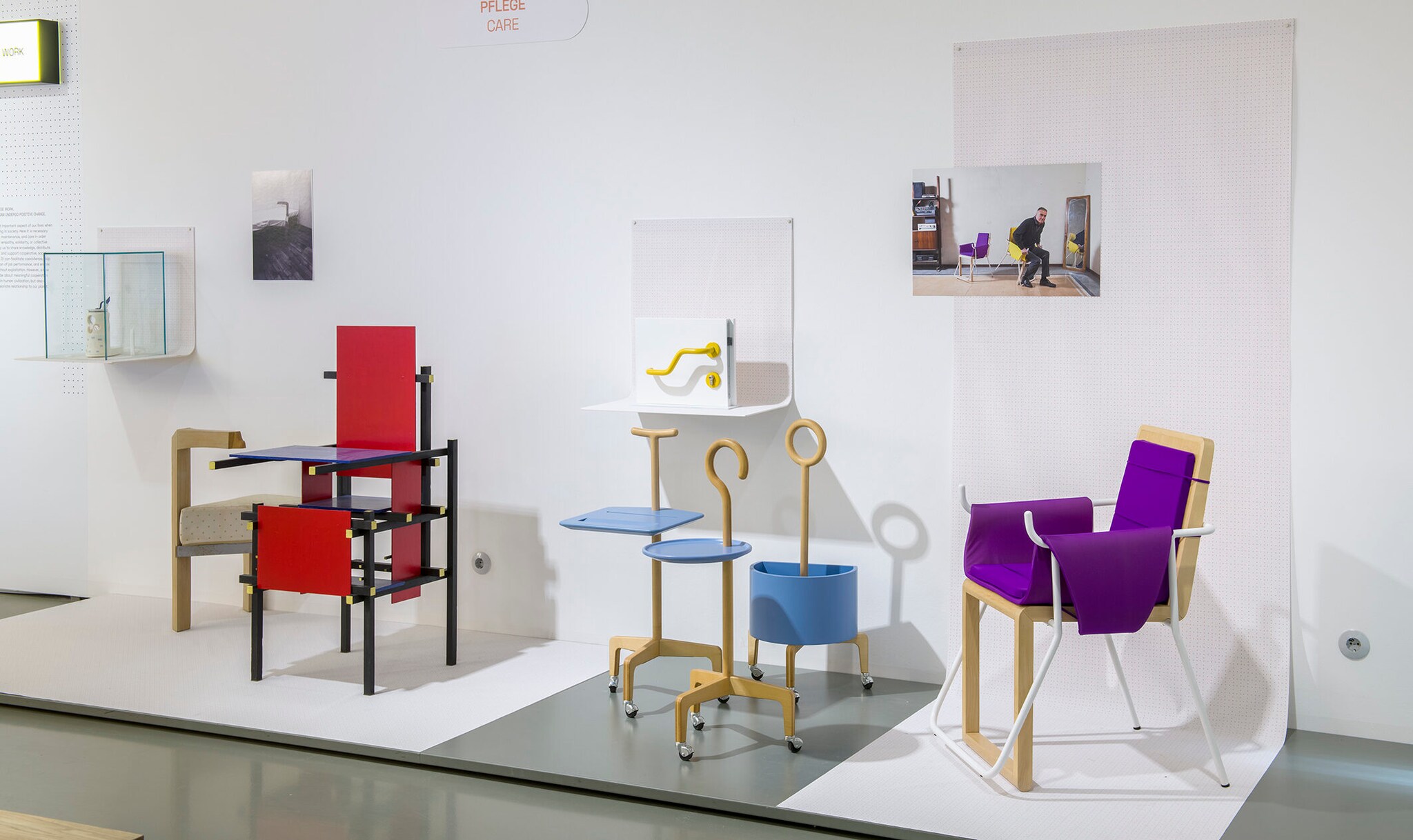 Verschiedene Sitzmöbel als Exponate im MAK DESIGN LAB