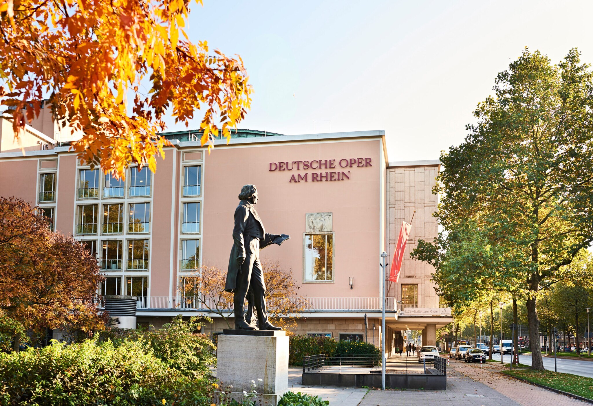 Die Deutsche Oper am Rhein in Düsseldorf. Die Deutsche Oper am Rhein in Düsseldorf.